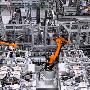 Die lokale Batterieproduktion ist ein zentraler Erfolgsfaktor für die Elektrooffensive von Mercedes-Benz. Systeme von Grob-Werke stellen dafür ein Schlüsselelement dar, sagt der Autobauer.
