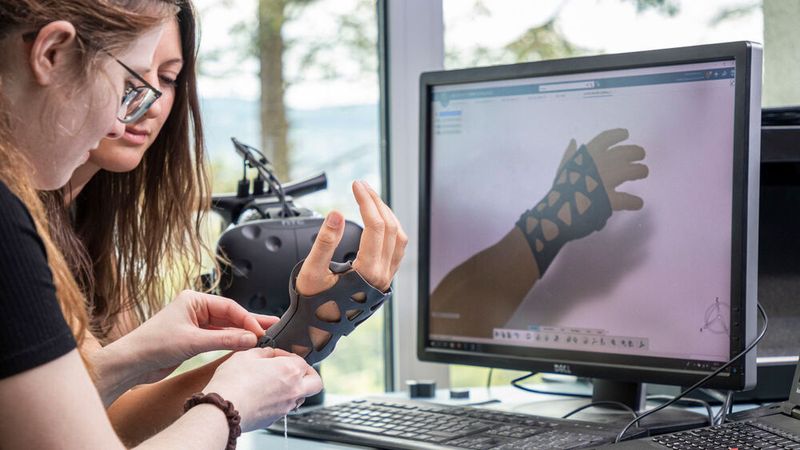Als 3DEXPERIENCE Edu Center of Excellence ausgezeichnet, ermöglicht die Hochschule Trier ihren Studierenden den Zugang zu Software-Lösungen und Expertenwissen. (Bild: Hochschule Trier)