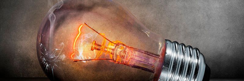 Ohne Strom keine IT, ohne Strom auch keine IT-Sicherheit und ohne IT, die meisten Unternehmungen stehen still. Schon sind die ersten angeknackst. Ohne Strom keine IT, ohne Strom auch keine IT-Sicherheit und ohne IT, die meisten Unternehmungen stehen still. Schon sind die ersten angeknackst.
