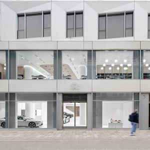 In Hamburg hat in direkter Nähe zum Jungfernstieg das vierte deutsche Nio-House eröffnet.(Bild:  Nio)