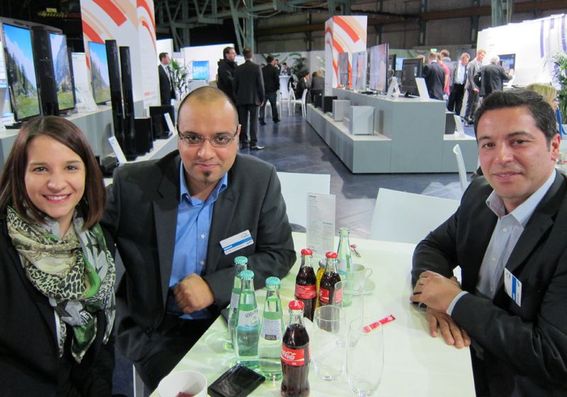 Vanessa Stoffel, Samsung, mit Kiriakos Kiutsukis und Luis da Silva, api (r.) ()