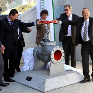 v.l.n.r: Dr. Karsten McGovern (Erster Kreisbeigeordneter des Landkreises Marburg-Biedenkopf), Florian Rentsch (Hessischer Staatsminister für Wirtschaft, Verkehr und Landesentwicklung), Peter Aab (Ortsvorsteher Michelbach), Dr. Franz Kahle (Bürgermeister Marburg), Egon Vaupel (Oberbürgermeister Marburg), Thomas Janssen (Geschäftsführer Pharmaserv)