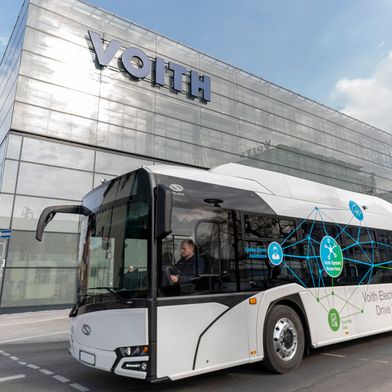 Voith will weltweit bis zu 2.500 Stellen abbauen. Im Bild: Ein Demonstrationsfahrzeug mit dem elektrischen Antrieb „VEDS“ des Unternehmens. (Bild: Voith)
