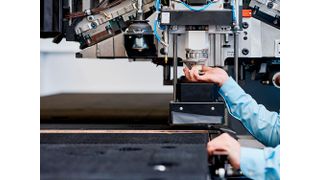 Users of the Trumatic 5000 punch-laser machines from Trumpf can now look forward to an AI-based assistant for setting up the machines. It saves time and costs. Read here what the system, which will soon be on display at the in-house exhibition Intech, can do ... (Image:Trumpf)