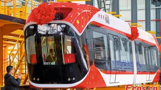 Der neue chinesische Maglev-Zug, der nun den Testbetrieb aufgenommen hat, ist eine Kombination aus dem im Dezember in Betrieb genommen „Sky Train“ (hier im Bild) und einem Maglev. (Bild: China News Service/Zhang Chang)