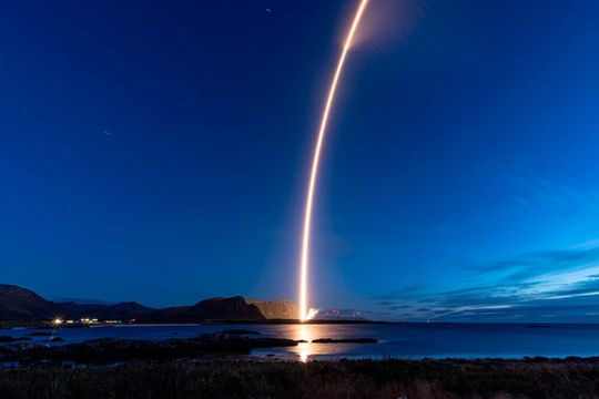 Im zweiten Anlauf ist es geglückt! Eine Spectrum-Rakete von Isar Aerospace hat am Wochenende fünf Satelliten ins All befördert. Damit rückt das Ziel, von US-Technik und -Firmen unabhängig(er) zu werden, in greifbarere Nähe ...(Bild:  Isar Aerospace)