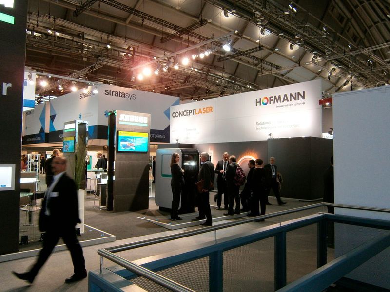 Impressionen von der formnext 2015 - powered by tct...bereits am ersten Tag bevölkerten ettliche Besucher die Halle 3.1 in Frankfurts Messeareal. (Bild: Königsreuther)