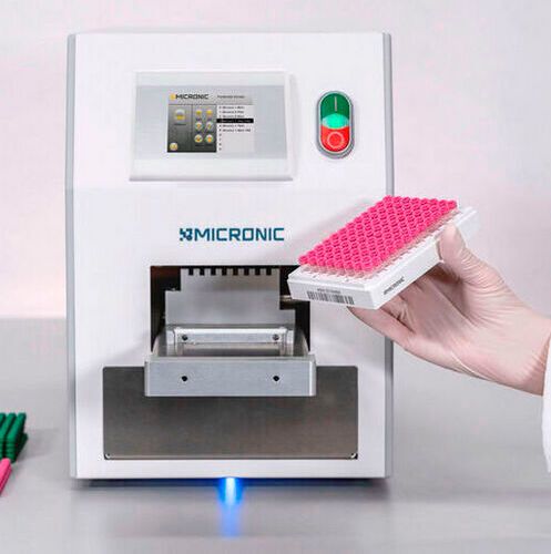 The Push Cap Decapper CP620 is not only compatible with Micronic tubes and TPE Septum Caps but also with tubes and caps of other brands. (Source:  Micronic)