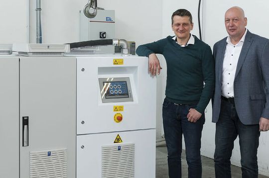 (AquaAir-Geschäftsführer Marco Lodni (rechts) arbeitet eng mit Yaskawa zusammen. Bild: Yaskawa)