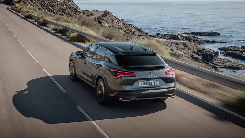 Der C5 X vereint Elemente von SUV, Kombi und Coupé in sich. (Bild: Citroën)