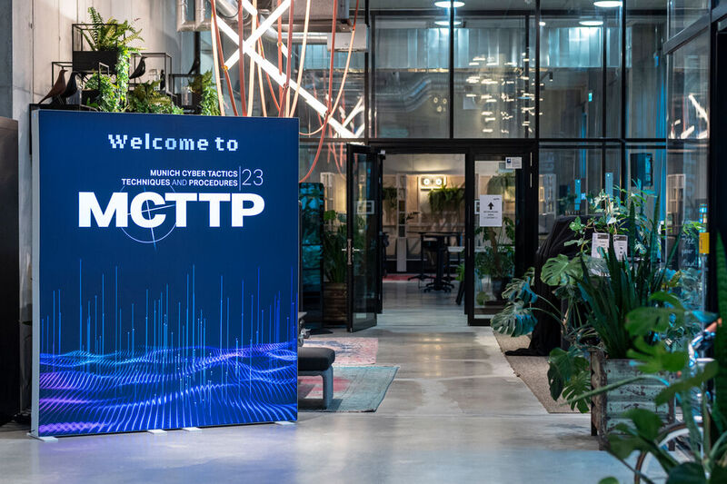 Welcome to the MCTTP Conference: Zum ersten Mal öffnet die Munich Cyber, Tactics, Techniques & Procedures ihre Tore und begrüßt über 100 international anerkannte Experten, CISOs, Pen Tester, Red Teamer und Hacker!
 (Bild: Vogel IT-Akademie)