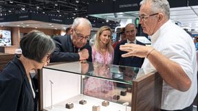 En visite officielle, le Président de la Confédération Guy Parmelin et la Conseillère d'État Delphine Bachmann ont tenu à saluer l'excellence et l'importance des industries de haute précision. (Source : EPHJ)