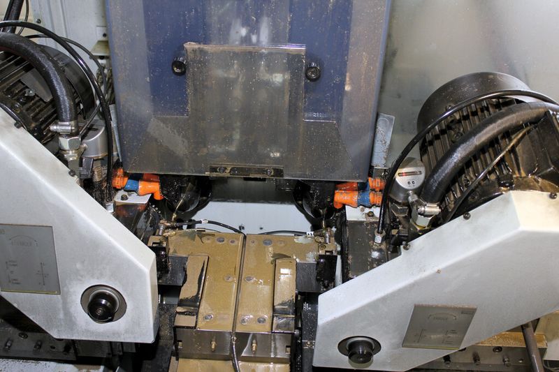 Die Duplex-Schneckenfräsmaschine ist besonders produktiv. Sie verfügt über zwei unabhängige Werkstückspindeln und Fräsköpfe. (Fanuc)