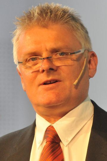 Joachim Syha erläuterte die Auswirkungen der E-Technik auf die Berufsbildung. (Zietz)