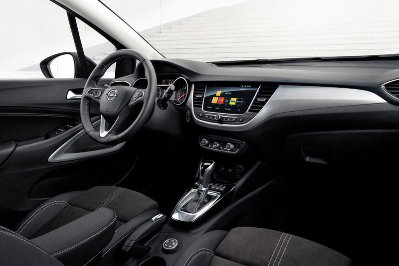 Im Innenraum hat sich beim Crossland kaum etwas geändert. (Bild: Opel)