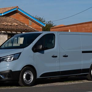 300 Kilometer Reichweite sind ebenso alltagstauglich wie die breite Auswahl an Ladelösungen.(Bild:  Renault)