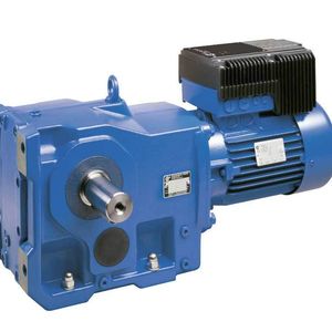Integrierte Antriebseinheit trio: Motor, Blockgehäuse-Kegelradgetriebe und Frequenzumrichter.