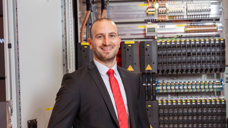 Dr. Christian Maryska: „Bei der Entwicklung von RiLineX hatte es daher einen hohen Stellenwert, den Kunden die Arbeit mit einer flexiblen und weitgehend ‚vorgeprüften‘ Plattform soweit möglich zu erleichtern.“(Bild:  Rittal GmbH & Co. KG)