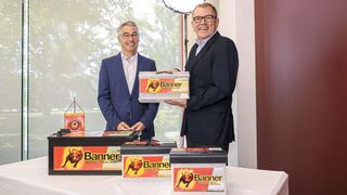 Zuversichtlich: Franz Märzinger (links), Leiter Vertrieb und Marketing, und Andreas Bawart, kaufmännischer Geschäftsführer von Banner Batterien. (Bild: Eder)