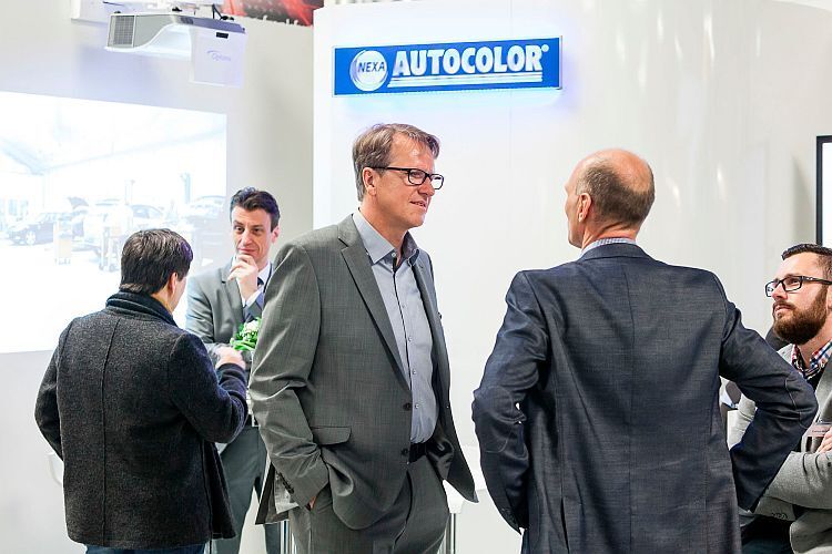 Nexa Autocolor präsentierte sich in Würzburg als einer der sechs Sponsoren der Würzburger Karosserie- und Schadenstage. (Stefan Bausewein)