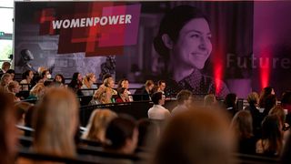 Die Netzwerk- und Diskussionsveranstaltung Women Power richtet sich an Frauen, die sich für Führungspositionen im MINT-Bereich interessieren.  (Bild: Hannover Messe)