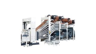 Die Forstner-Achtfach-Abcoilanlage mit programmierbarer Richtanlage sorgt für maßgenaue und markierungsfreie Zuschnitte vom Breitband. (Bild: Forstner)