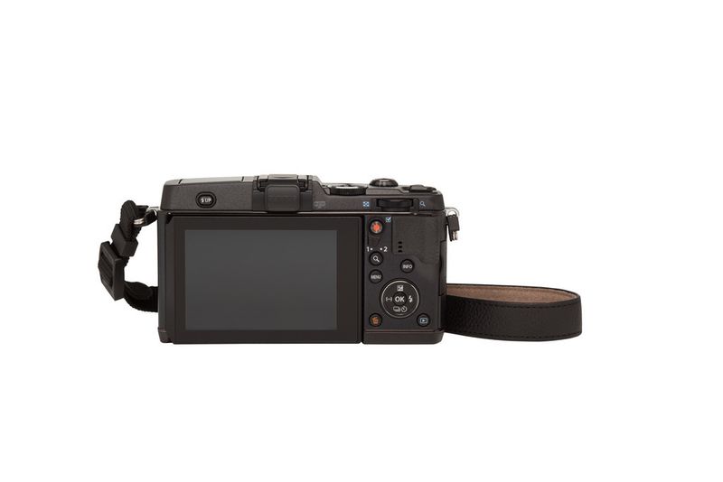 Das Luxury Kit mit der PEN E-P5 ist ab Mitte August für 899 Euro (UVP) erhältlich. (Olympus)