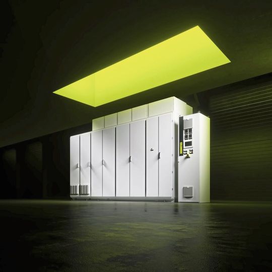 Innomotics Perfect Harmony GH150 – Aufgrund der Zellentopologie lassen sich die Umrichter GH180 und GH 150 (im Bild) an einen weiten Bereich von Ausgangsspannungen und Ausgangsleistungen genau anpassen.(Bild:  Innomotics)