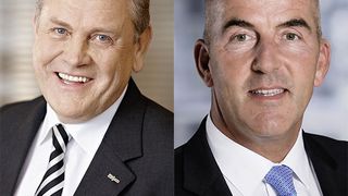 Thomas Nelles (re.) übernimmt zum Jahresstart 2017 die Vertriebsleitung im zentraleuropäischen Automotive Aftermarekt von Schaeffler von Lutz Sattler (li.). (Schaeffler)