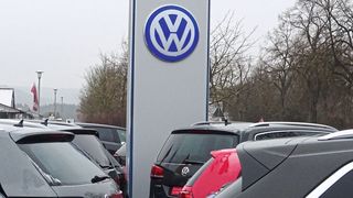 Rund 70 Prozent der VW-Autohäuser in Deutschland haben wieder geöffnet. (Bild: Seyerlein/»kfz-betrieb«)