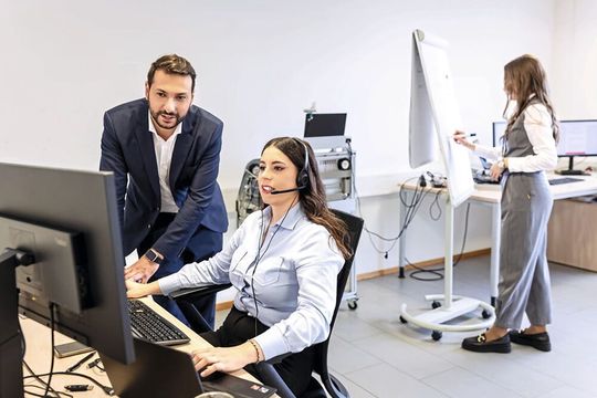 Bild 1: Durch einen strukturierten Ansatz aus Fehlerklassifikation, klaren Diagnosepfaden sowie konsequenter Ticket- und Wissensdokumentation lassen sich Fehler schneller eingrenzen und reproduzierbar beheben. (Bild:  JRC Mobility)