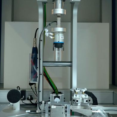 Universelles Fügemodul Line 5 s für die Prüfung von Autoinjektoren (Bild: Promess)