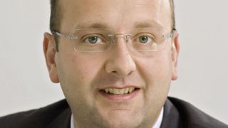 Prof. Dr. Lucas F. Flöther: „Der Vorwurf, zu wenige Unternehmen würden das neue Instrument des Schutzschirmverfahrens nutzen, ist so nicht richtig. Vielmehr sind Schutzschirmverfahren überhaupt nur für wenige Unternehmen geeignet und richten sich hauptsächlich an größere Betriebe ab etwa 100 Mitarbeitern.“ (Bild: Flöther & Wissing)