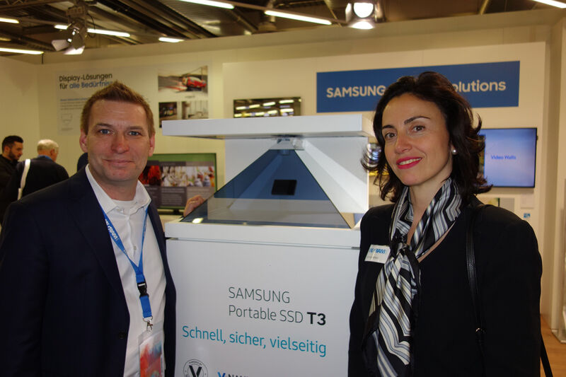Carsten Müller, Samsung, mit Sumru Gerken, Ingram Micro (Bild: IT-BUSINESS)