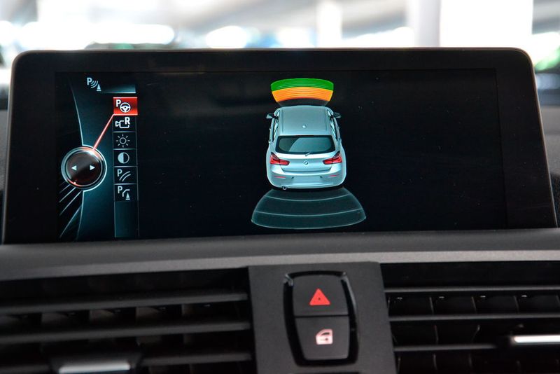 Und wenn man dann irgendwann doch eine Lücke gefunden hat und den Parkpiloten sowie… (Michel / »kfz-betrieb«)