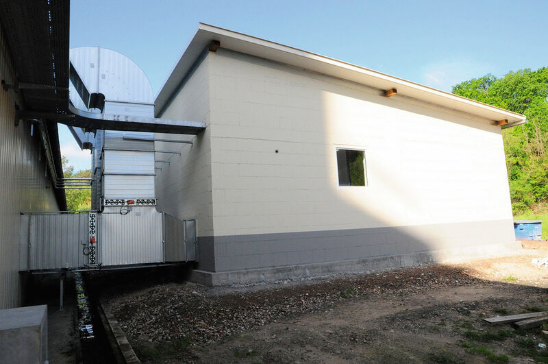 Bild 4: Für die zentrale Druckluftstation hat EKW ein neues Gebäude errichtet. (Bild: Almig Kompressoren)