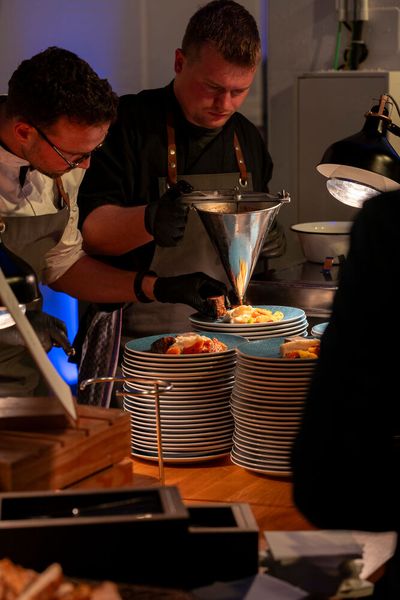 Auch das Kulinarische kam natürlich nicht zu kurz und es wurde ordentlich aufgetischt. (Bild: Vogel Communications Group / Human)