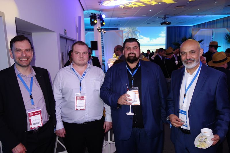 (v. l.) Alexander Trompke, Textstore, Philipp Rabe und Frank Kwasny, Dresdner ProSoft, mit Atila Kaplan, Ingram Micro.  (Bild: IT-BUSINESS)