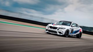 Der BMW M2 CS Racing ist ein waschechter Rennwagen für die Rundstrecke. (Bild: BMW)