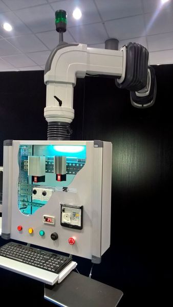 Mit einem automatischen Potenzialausgleich im Tragarmsystem Rittal CP 60/120/180 will das Unternehmen eine gefährliche Sicherheitslücke an der Schnittstelle Mensch-Maschine schließen. (S.Häuslein/konstruktionspraxis)