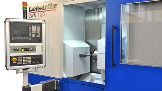 Gewirbelt, nicht gedreht: so gelingt die Herstellung von Innengewinden und -profilen mit der Leistritz LWN 120 IW. Zu sehen ist die Maschine auf der EMO. (Bild: Leistritz)