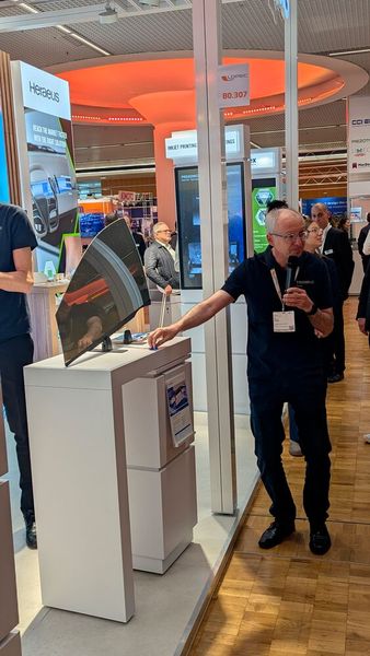 Heraeus hat die Herstellung von Automobilscheiben durch neuartige Infrarotsysteme optimiert.  (Bild: Stefanie Eckardt)