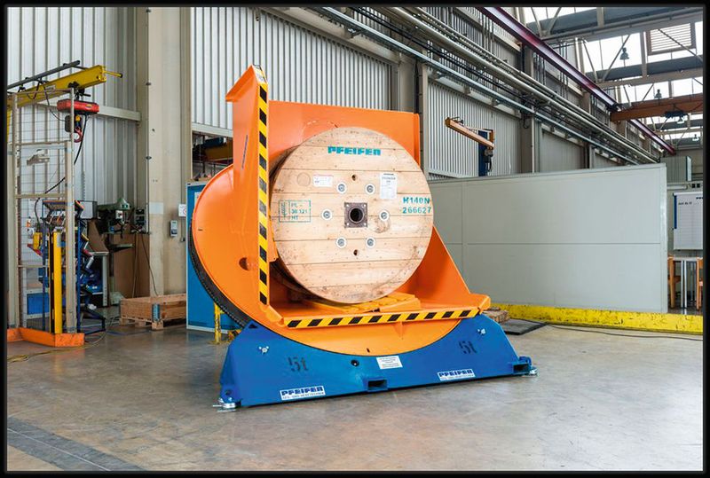 In der Kategorie Handhabungstechnik/Robotik hat Pfeifer Seil- und Hebetechnik für den Dreh-Wendetisch Axxo den Blechnet-Award gewonnen. (Bild: Pfeifer)