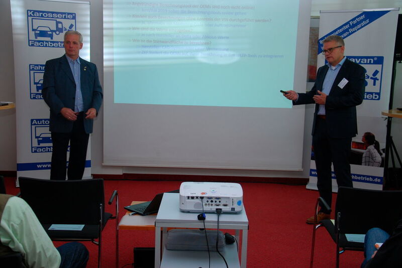 ZKF-Vizepräsident Claus Evels und Dierk Konrad berichteten vom Erfahrungsaustausch, den der ZKF zum Thema WLTP initiert hat. (Wenz)