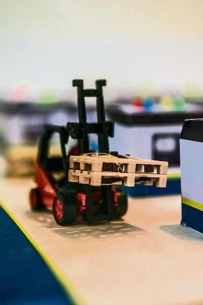 Wie ist eine Produktion aufgebaut? Global Retool demonstriert es im Miniaturformat in Halle 12, Stand B83. (Roman Pawlowski)