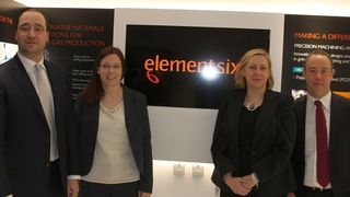 Wollen gemeinsam mit den Kunden entwickeln: Geschäftsführer Dimitrios Livadas und Technikspezialistin Jana Haas-Wittmuess von Element Six Deutschland sowie R&D Manager Sally Purdie und Applcations Engineering Manager Dr. Wayne Leahy vom GIC (von links). (Bild: Kroh)