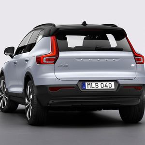 Das Modell ist das erste Mitglied der neuen „Recharge“-Familie von Volvo.(Bild:  Volvo)