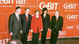 Die Redner der CeBIT-Eröffnung waren (v.l.n.r.): Stephan Weil, Oberbürgermeister von Hannover, Sergey Naryshkin, Stabschef der russischen Regierung, Bundeskanzlerin Angela Merkel, Pat Russo, CEO von Alcatel-Lucent, und Bitkom-Präsident Willi Berchtold. (Archiv: Vogel Business Media)