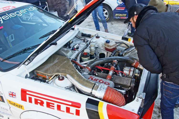 Der zwischen 1980 und 1991 gebaute „Urquattro“ lief in exakt 11.452 Einheiten vom Band. Heute ist er ein gesuchter Young- bzw. Oldtimer. In der Straßenversion lieferte sein Fünf-Zylinder-Turbomotor aus 2,1 Liter Hubraum 147 kW/200 PS. (Bild: Matthias Knödler)