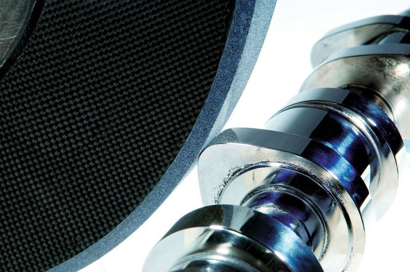 Bild 2: Anwendungsgebiete für Carbonträger-Schleifscheiben sind beispielsweise das Schleifen von Nockenwellen und Lagerstellen, Profilschleifen sowie Lagerindustrie und Werkzeugindustrie  (Bild: Mach Rotec)